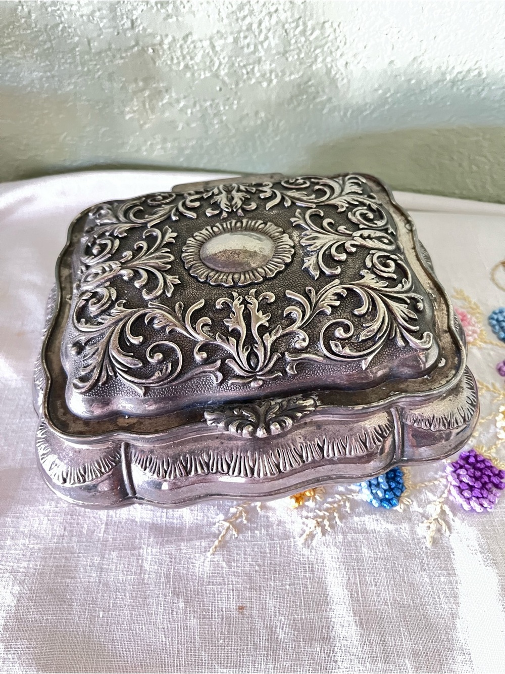 Nice Heavy Vintage Godinger Silverplate Victorian Jewelry Box – Red Velvet Lined